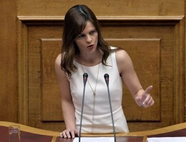 Αχτσιόγλου: «Σημαντικές ελαφρύνσεις για 250.000 μη μισθωτούς ασφαλισμένους»